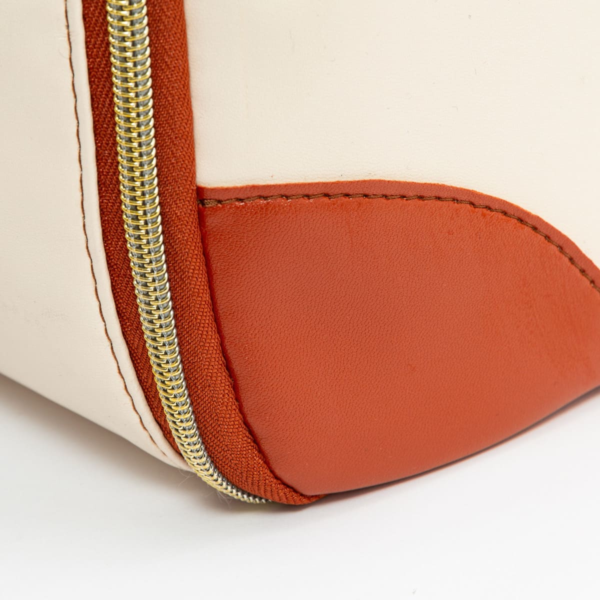 Luhxe Travel Bag 2.0 (International Women's Day)